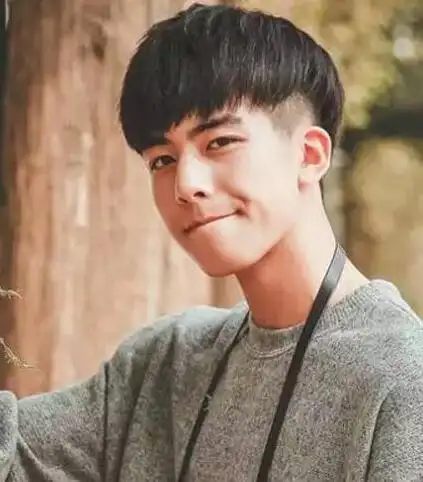 不喜欢夸张短发造型的男生,可以看看这款2020最潮流的韩范儿锅盖头