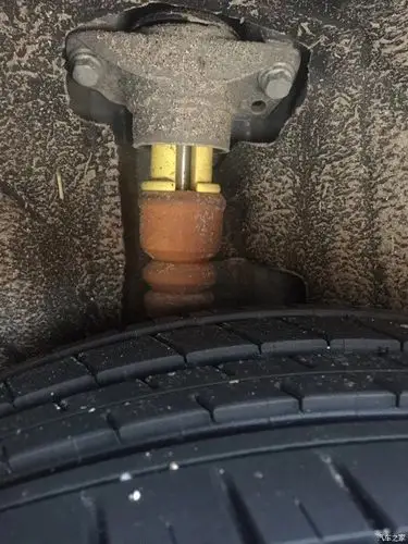 新车减震限位快问题这是限位块吗橙色这个