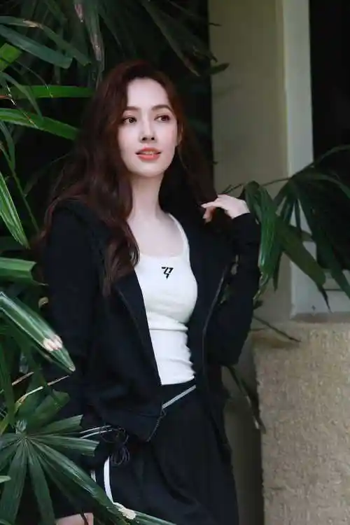 郭碧婷浪姐三公唱《时间煮雨》再现南湘 网友直呼我的青春回来了