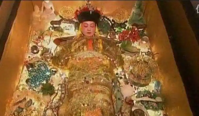 1983年保管所打开慈禧内棺,开棺后领导惊呼:情况有变!