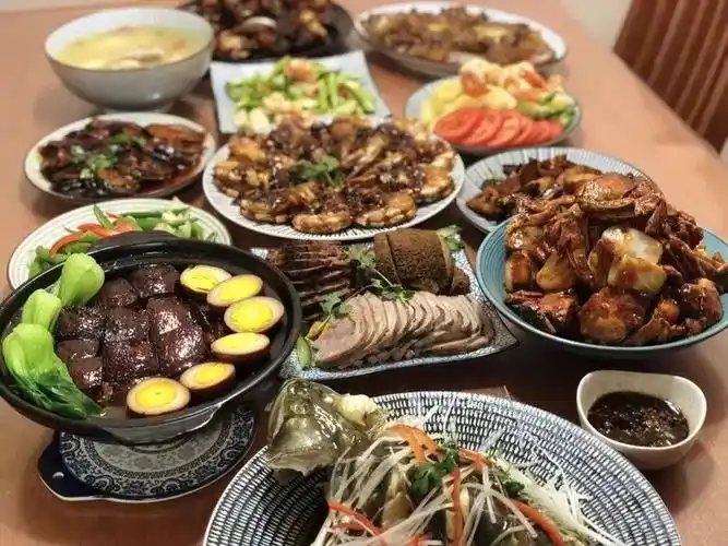 虽然吃得很饱但看到全国人民的年夜饭又饿了