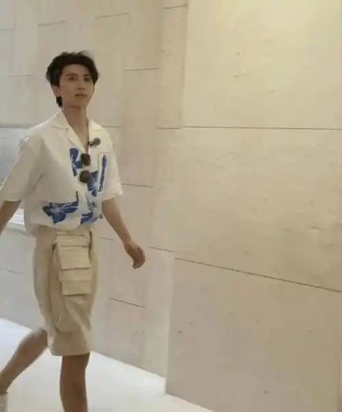 184cm的蔡徐坤现实中长啥样?