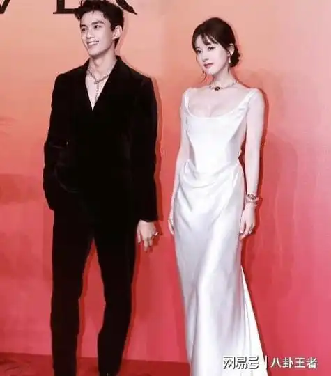 赵露思近日被爆出有顶流男朋友,两人是因戏生情,男方长相帅气,而且