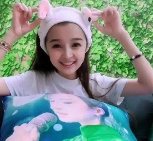 原创她是位袖珍姑娘身高1米3因为颜值走红网络网友超可爱