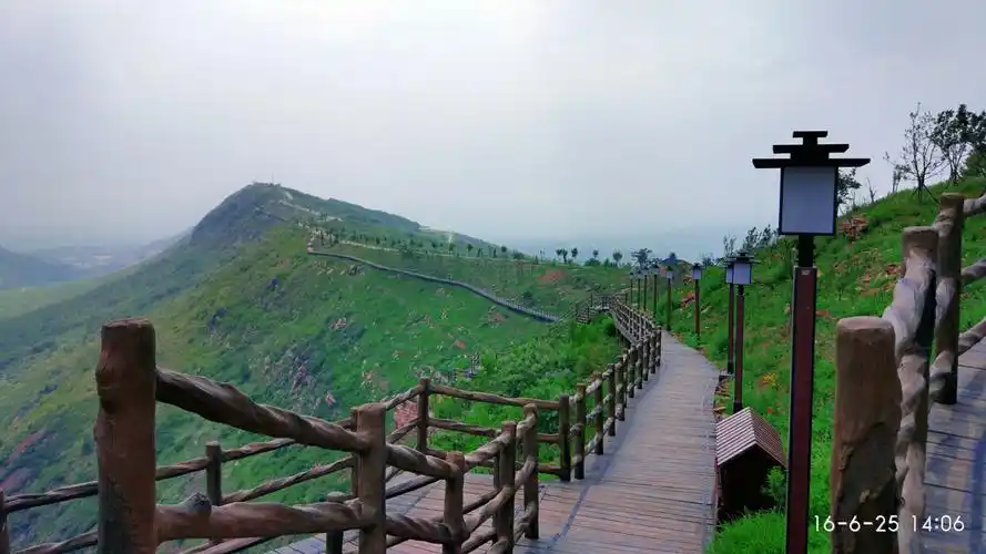 手机拍摄的万安山山顶公园-16年6月