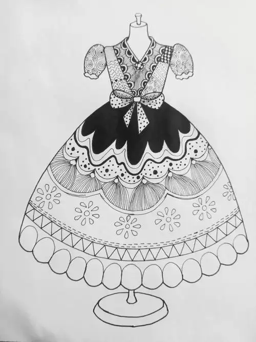《公主裙》线描画绘画过程