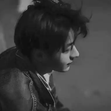 qq头像寂寞孤单男生图片 一个人孤单的头像男生