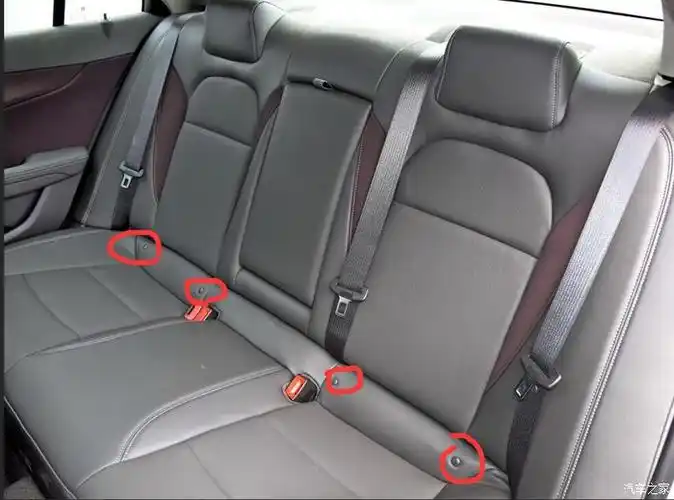 17款自豪板isofix接口在哪里有知道的吗?