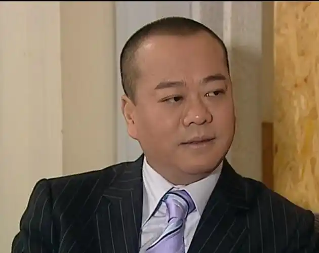 p>欧阳震华 i>(bobby au—yeung) /i>,1961年7月28日出生于中国香港