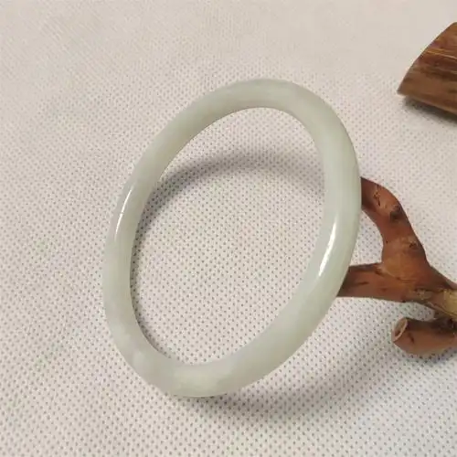 天然翡翠:白冰淡绿飘花小叮当手镯(叮当镯)【已结缘】