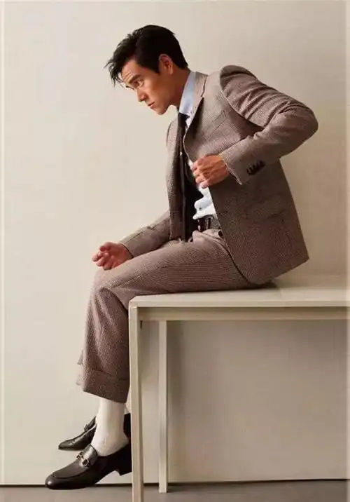 皮鞋怎么搭配袜子,皮鞋搭配袜子长短(那么白袜 皮鞋的造型你能接受吗)