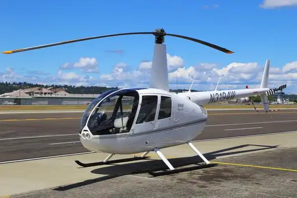 去波音机场学飞r22直升机