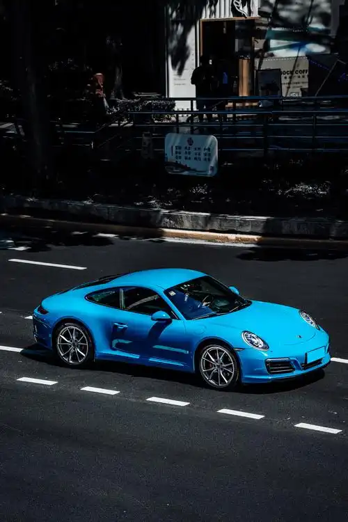 蓝色保时捷911