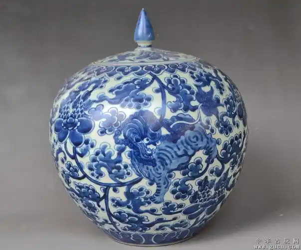 串村收到清代传世一善堂制青花缠枝莲西瓜罐