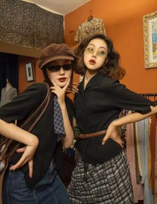 港风年代感姐妹的复古穿搭一起做个旧时光美人吧