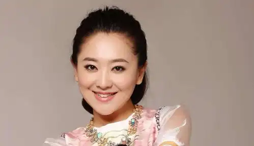 "月亮姐姐"王淏,隐藏了多年的富豪老公,是熟悉的他!