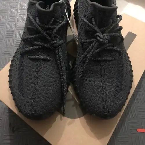 不管是撩妹子还是勾搭帅哥 都是手到黑色椰子满天星yeezy黑色满天星