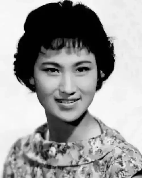 1950年,排演越剧《白毛女》时,在导演启发下,王文娟开始学着展开生活
