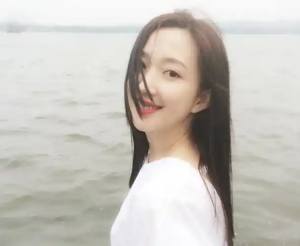 回顾她长得漂亮演技好出道16年戏红人不红深得导演和观众喜欢