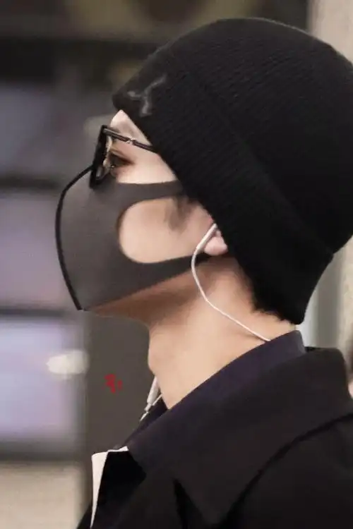 肖战机场##肖战米兰时装周