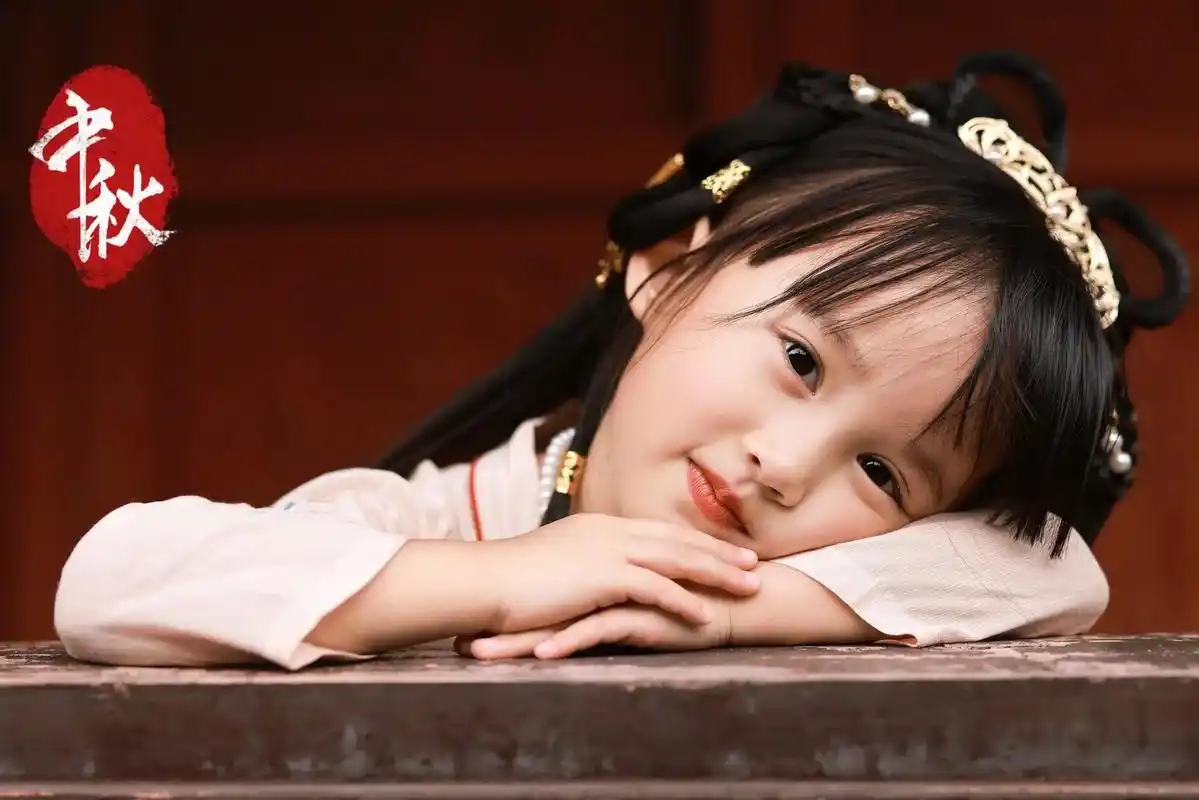 快把你乖巧可爱的女鹅送来拍照吧.91 |儿童汉服写真 看天上 - 抖音