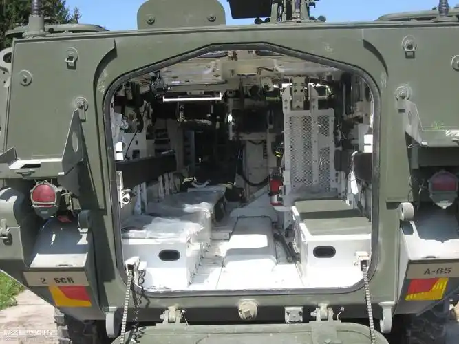 美国m1126斯崔克8x8轮式装甲车标准运兵型照片(4)