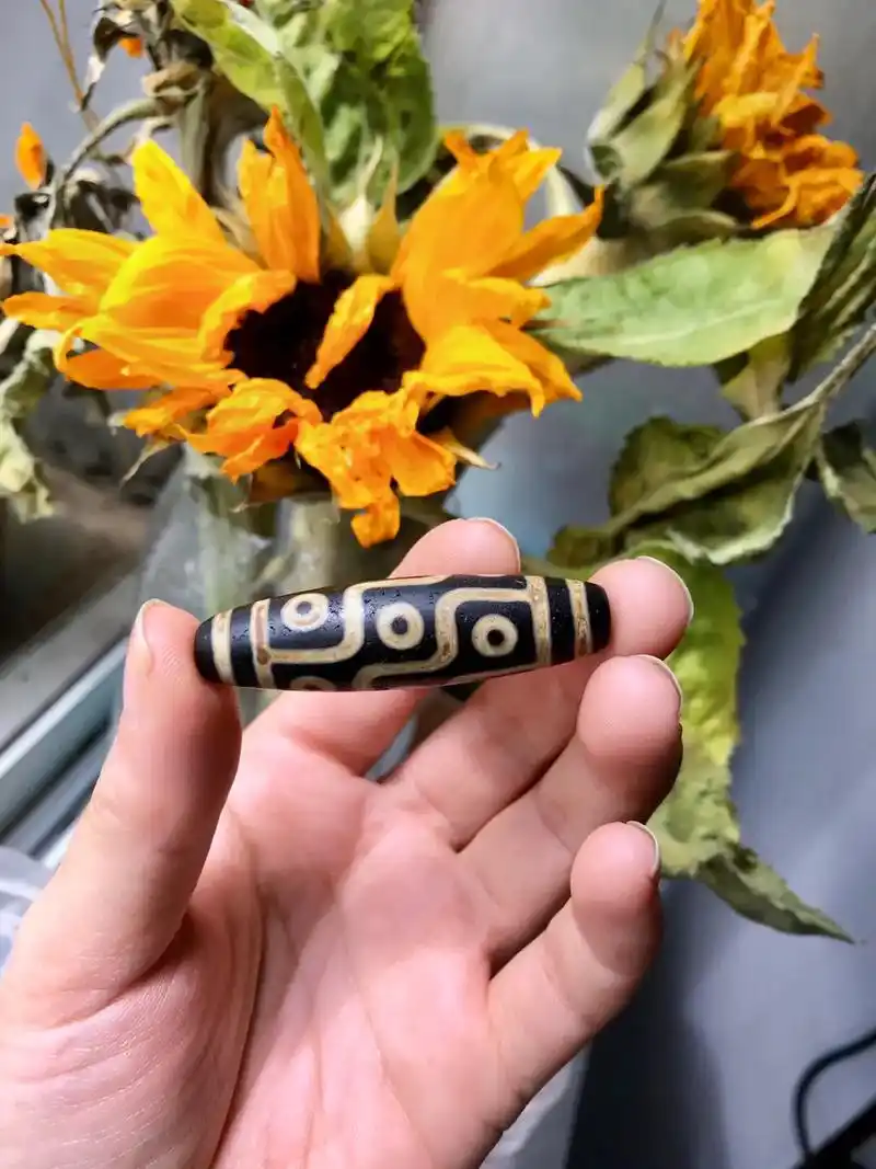 刚刚完工的九眼天珠锁骨链搭配天然绿松石和南红