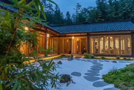 彭州自在山居隐于乡野的山间雅致林间一座精致の4房小院