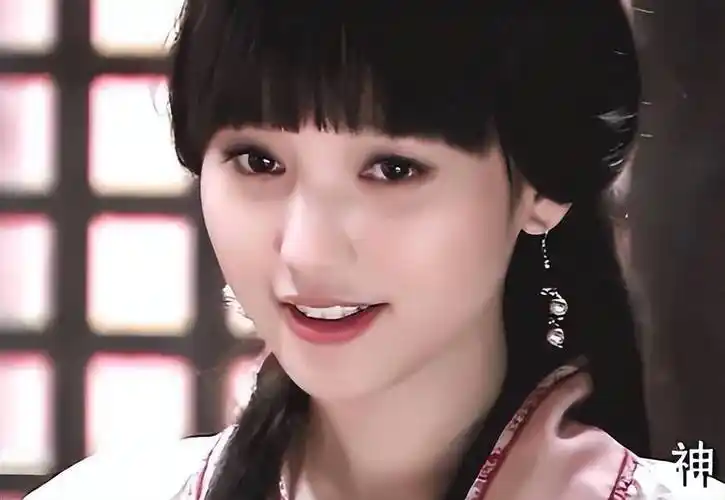 十八岁成名的金莎:曾被传拍戏受胡歌"欺负",40岁靠小男友翻红