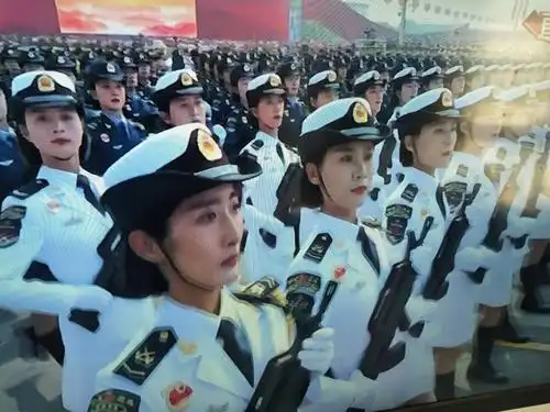 国庆抒怀---观看国庆阅兵有感 实验小学一年级八班董鸿彬