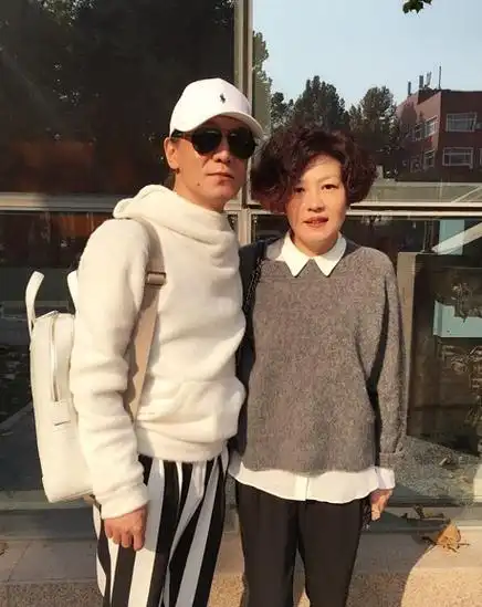 回顾哈文23岁嫁李咏恩爱多年生一女丈夫离世留下遗产无法接管