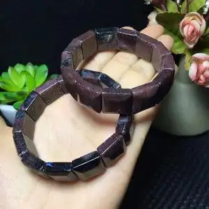 手排石榴石图片