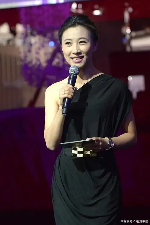 管彤总算不再隐瞒坦言与韩红的真实关系难怪不能主持舞台