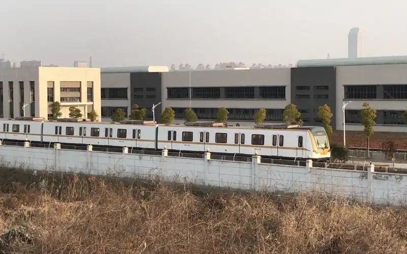 武汉轨道交通3号线列车试跑