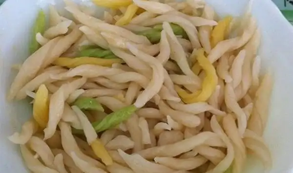 新疆有一种拌面叫拨鱼子拌面