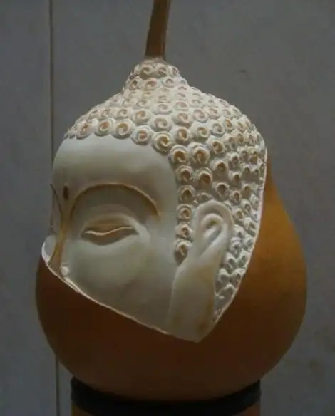 葫芦雕(其他文化相关)葫芦雕以拼接组合为主, 最常见的是再辅以雕刻