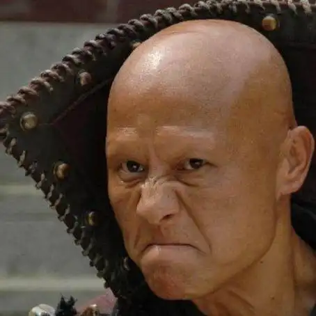 而演员计春华就是这么一位反派,出道30多年,计春华出演的基本都是反派