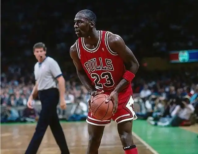 乔丹新秀赛季有多强?总得分第一mvp投票第六 力压大梦成最佳新秀