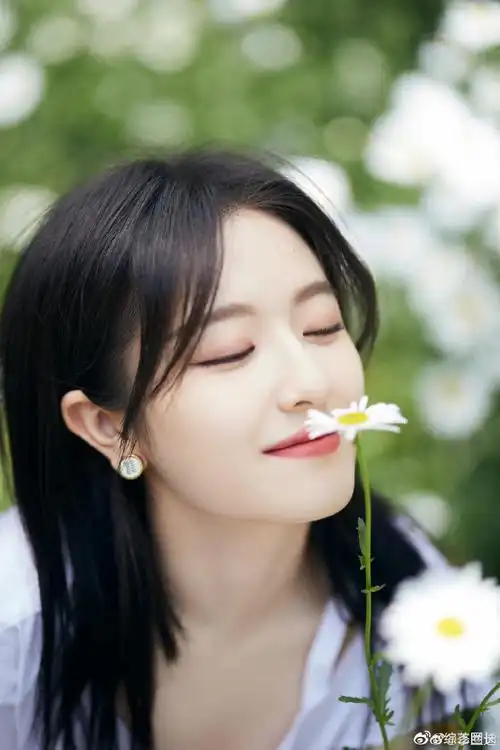 李兰迪把背景图换成余周周##李兰迪换背景图