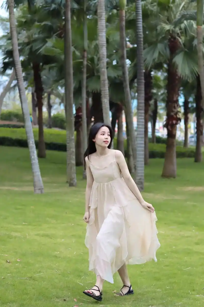 公园草地拍出干净写真6个草坪拍照姿势