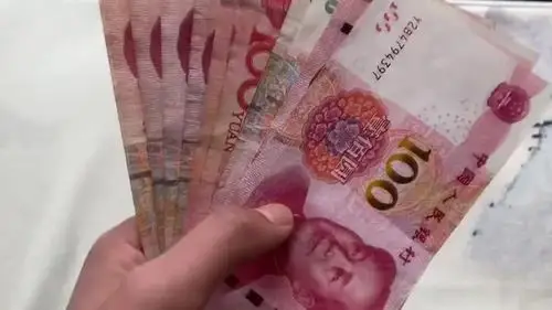 将1000元现金藏在屋里,弟弟花400元来找,你猜弟弟能找到几张?