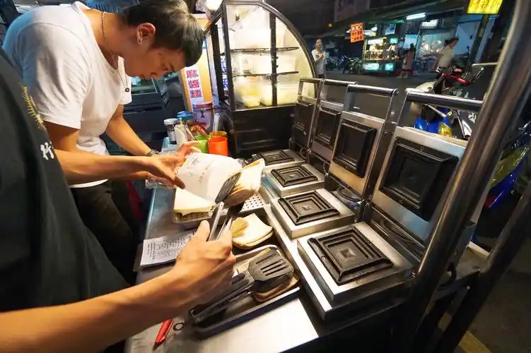 台湾_新北市_土城区_美味食记_行运吐司_热压吐司专卖店_消夜_点心