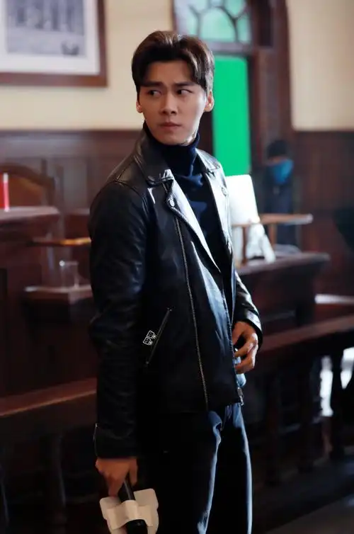 李易峰新剧《神秘而伟大》杀青,他这么大个子行李箱可能塞不下_隐秘