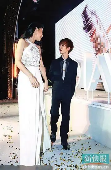 郭敬明与angelababy同台