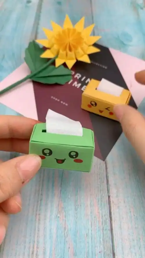 这么迷你的小抽纸盒,有同学要纸你要一次性给十盒.