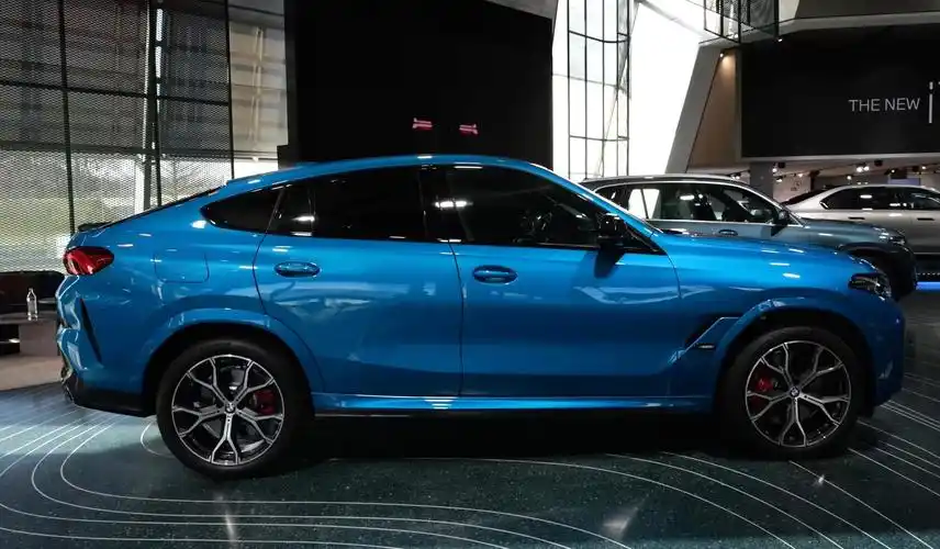 全新宝马x6海外到店实车:双曲面屏 水晶拨杆!它是轿跑suv鼻祖?