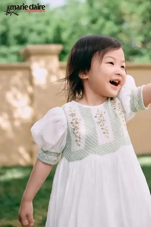 这些全部都像朱珠的小时候.