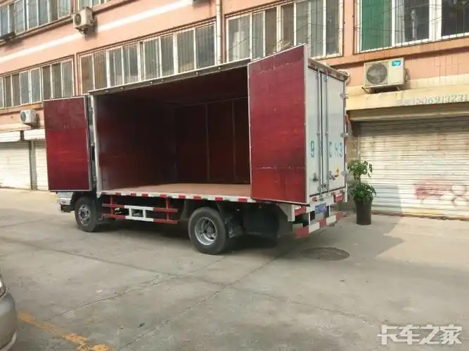 请问卡友4米2箱货的侧开门怎么设计更合理