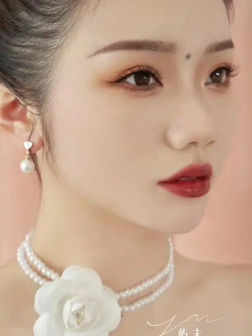 茶色系糖炒栗子妆轻复古造型