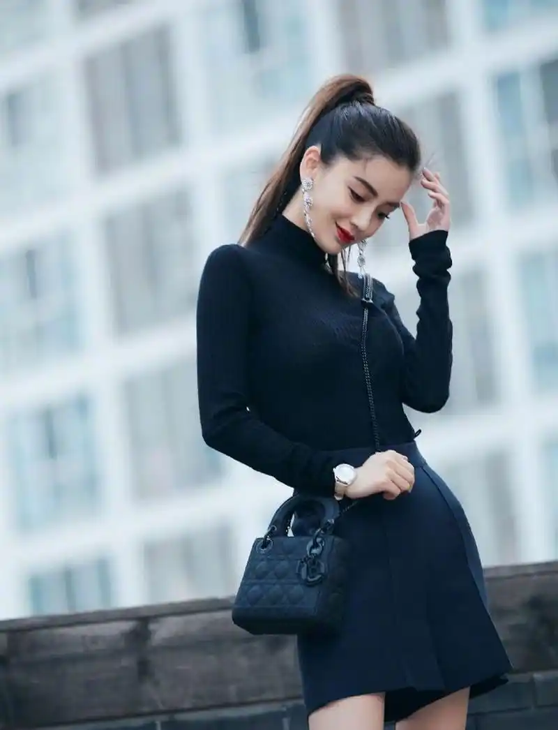 angelababy的眼睛真漂亮,镜头前的她一颦一笑都很高级,这个高马尾真飒